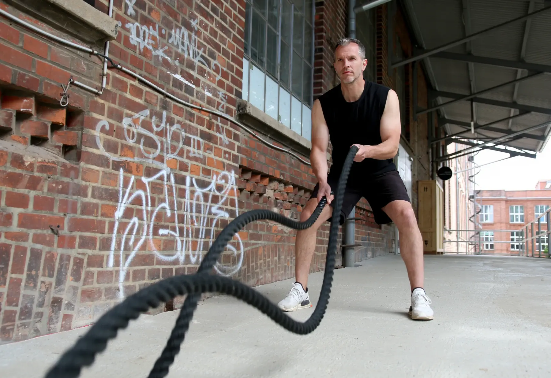 Sascha Neye beim Battle-Rope-Training